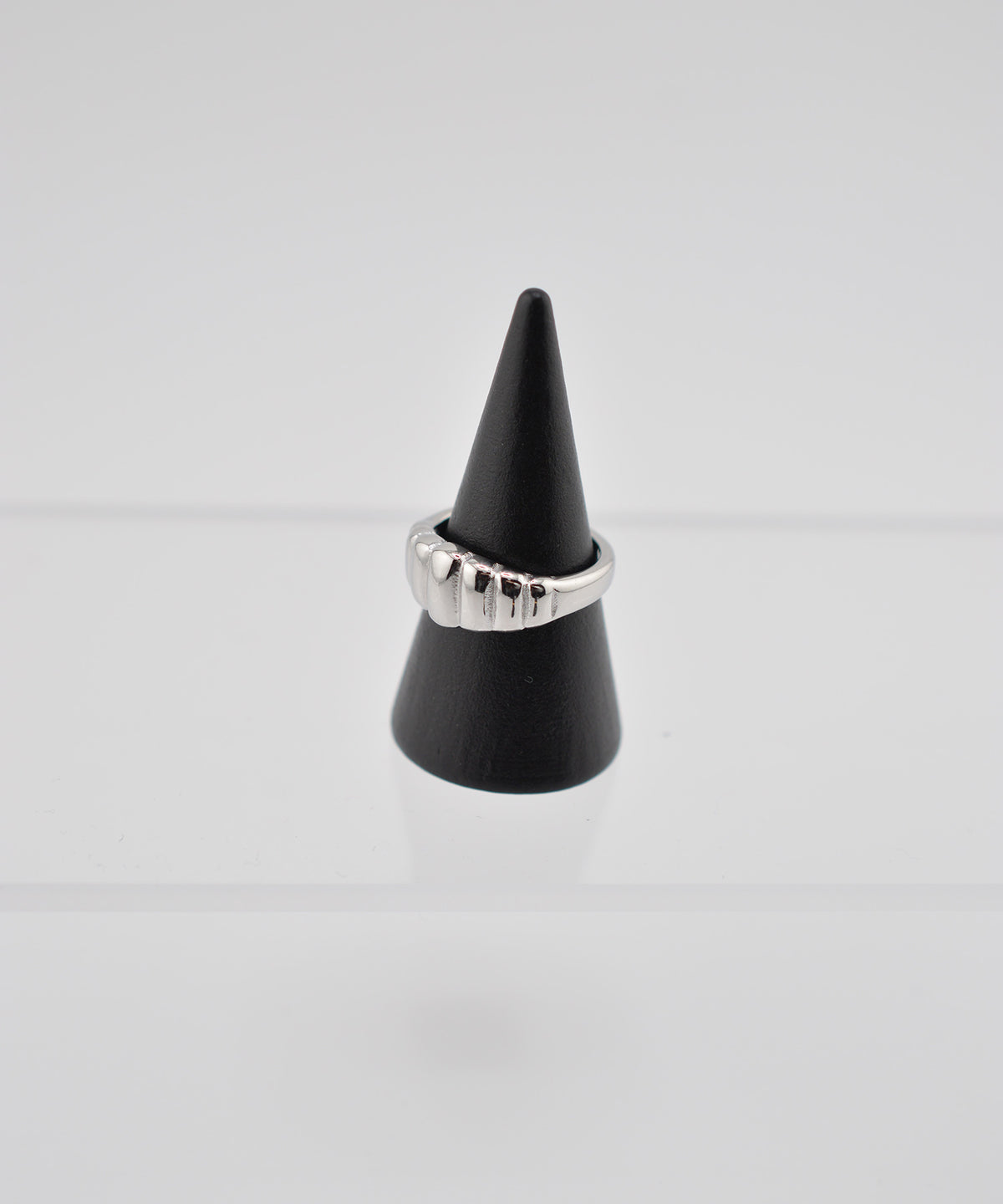 【earyear】Ribbed Dome design peti Volume Ring
