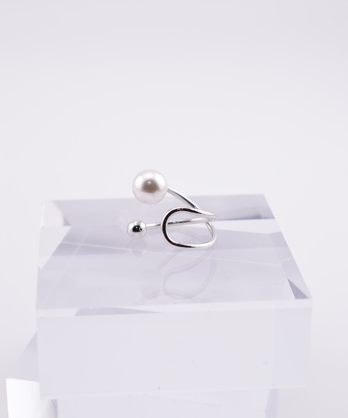 【earyear】Double Curve Pearl & Metal Spiral Ear Cuff〈片耳用〉