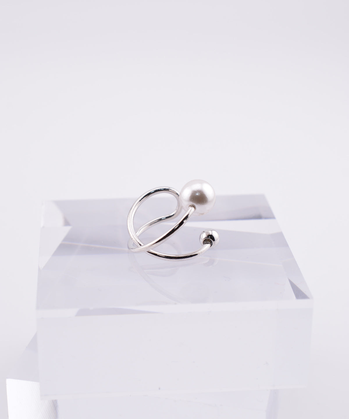 【earyear】Double Curve Pearl & Metal Spiral Ear Cuff〈片耳用〉