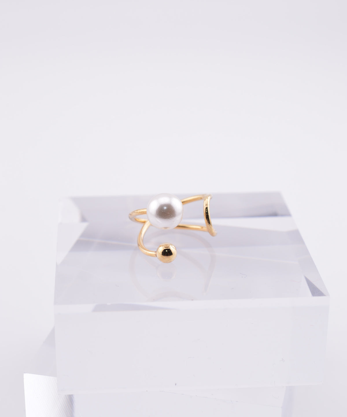 【earyear】Double Curve Pearl & Metal Spiral Ear Cuff〈片耳用〉