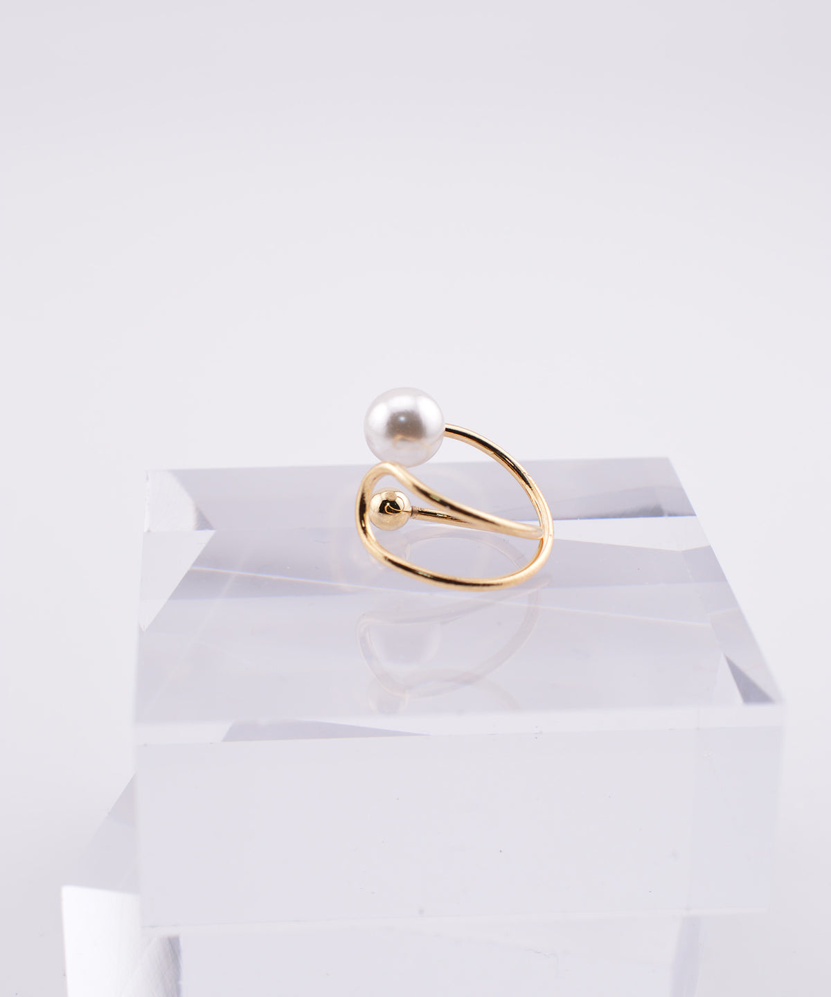【earyear】Double Curve Pearl & Metal Spiral Ear Cuff〈片耳用〉
