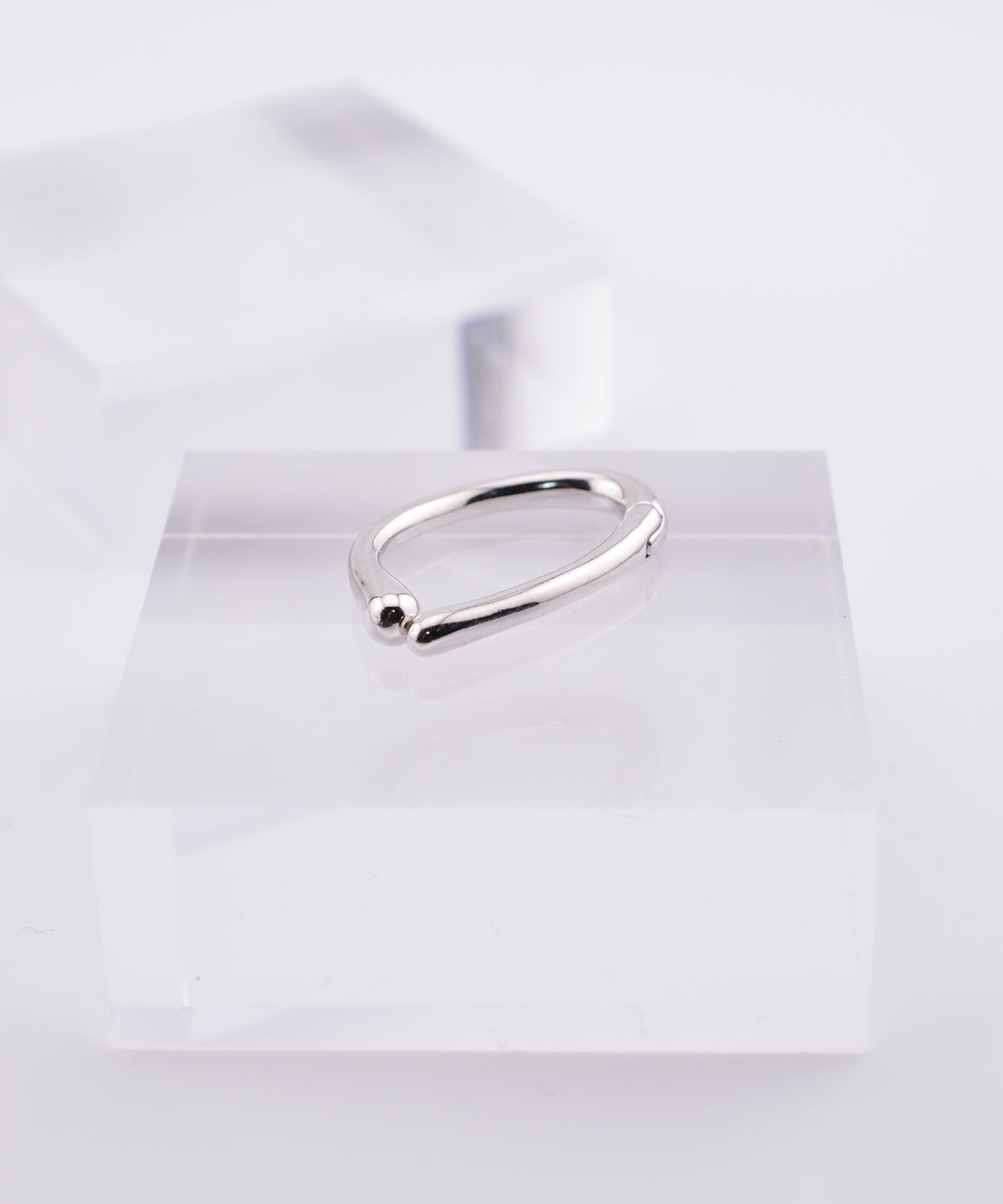 【earyear】Oval Line Form Simple Metal Ear Cuff〈片耳用〉