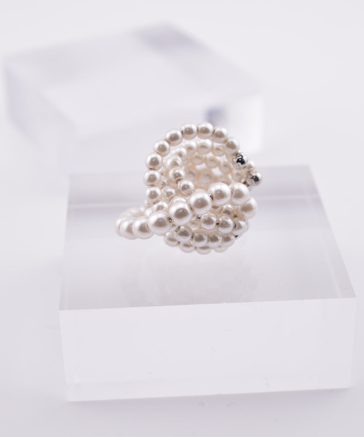 【earyear】Twist Pearl Spiral Hug Ear Cuff〈片耳用〉