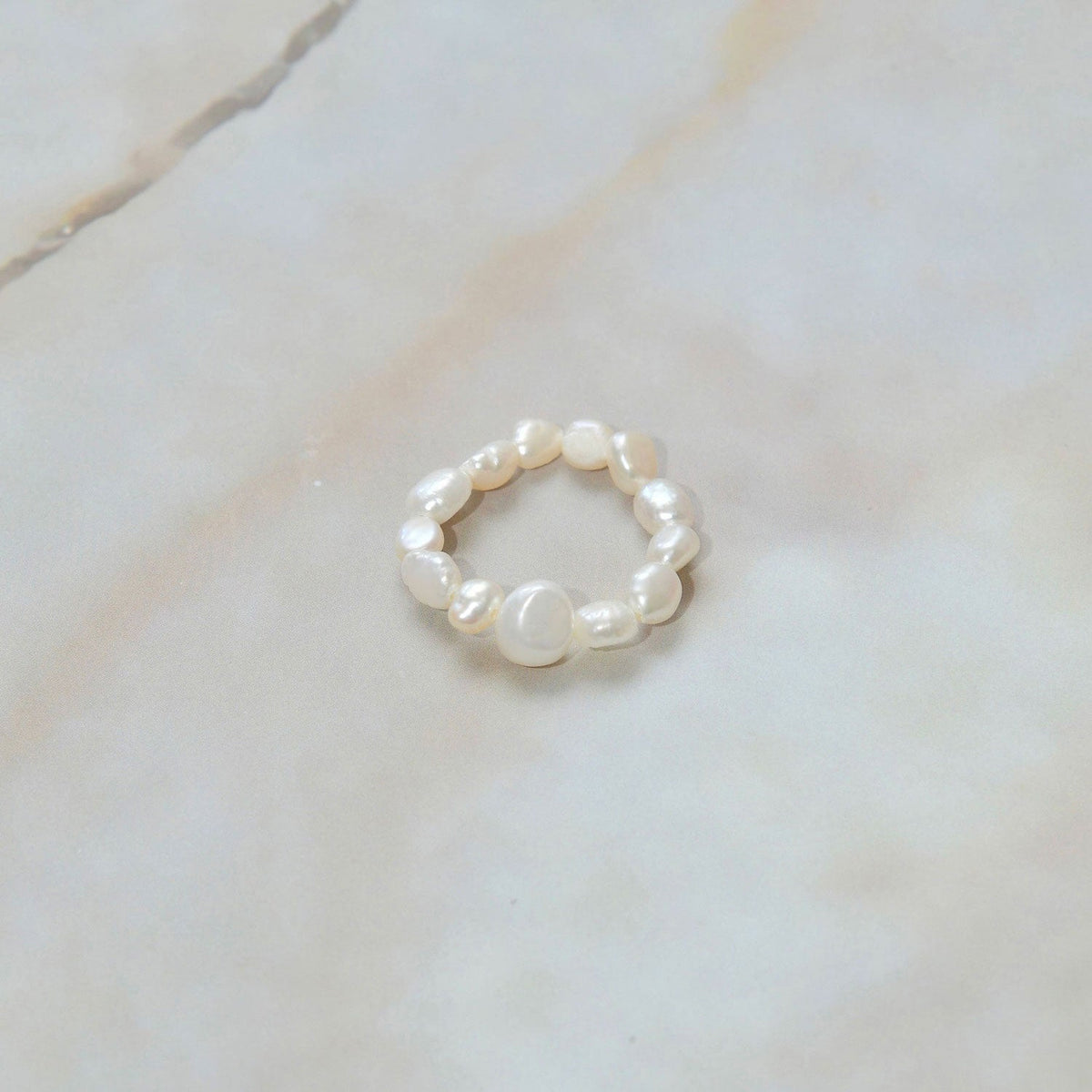 シンプルパールフリーサイズリング　Nuance mini pearl ring