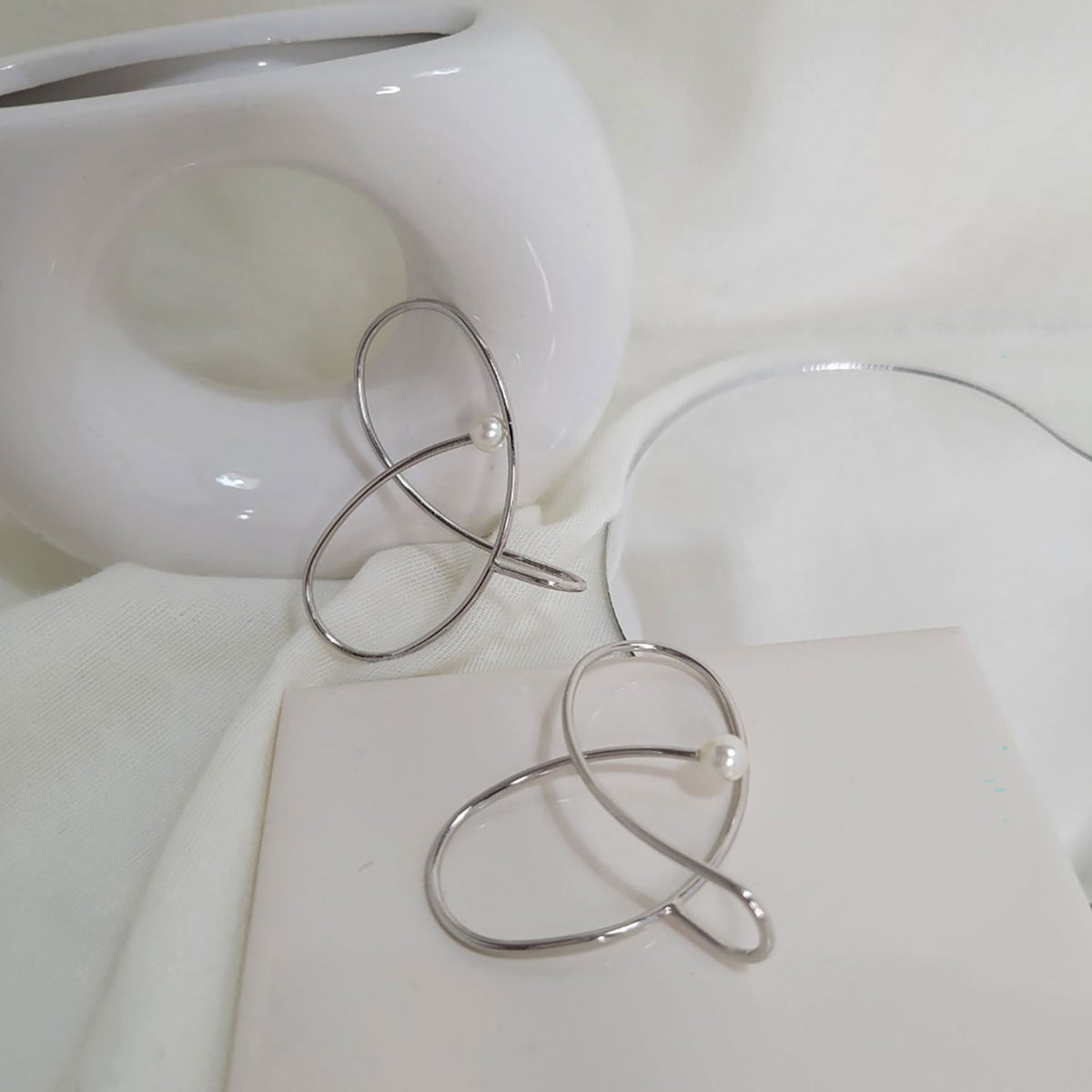 デザインフープイヤーカフ（両耳用）　3D Design String & Point Pearl